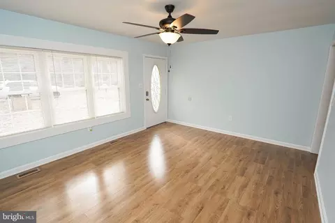 Living - 28144 Stanford Rd, Eden, MD 21822 photo 1 of 4