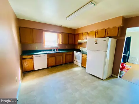 Kitchen - 411 Dover St, Salisbury, MD 21804 photo 3 of 3