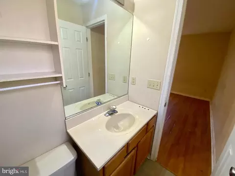 Bath - 411 Dover St, Salisbury, MD 21804 photo 4 of 4