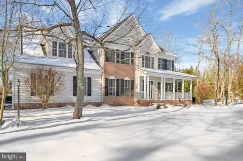 Exterior - 5184 River Cir, Quantico, MD 21856 photo 3 of 8