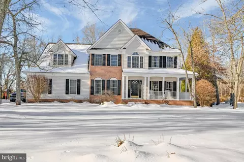 Exterior - 5184 River Cir, Quantico, MD 21856 photo 2 of 8