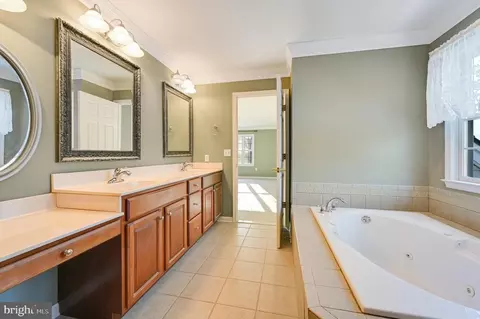 Bath - 5184 River Cir, Quantico, MD 21856 photo 2 of 3