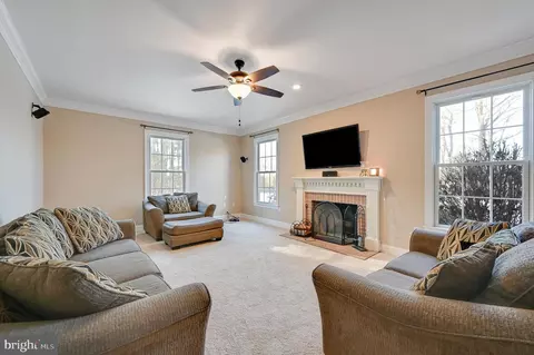 Living - 5184 River Cir, Quantico, MD 21856 photo 2 of 2
