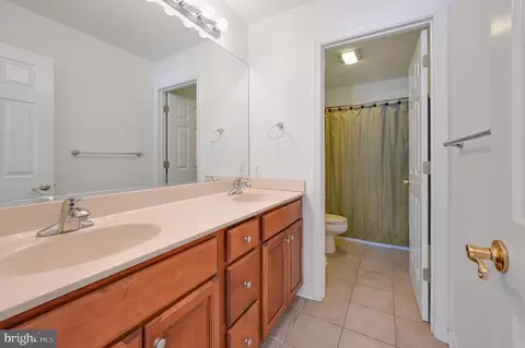 Bath - 5184 River Cir, Quantico, MD 21856 photo 1 of 3