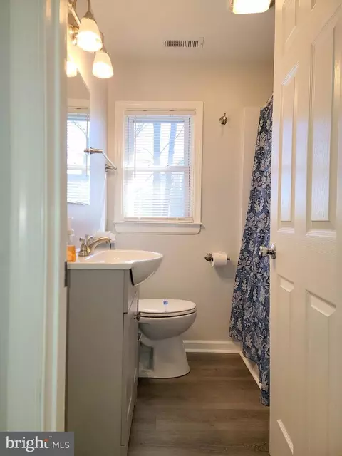 Bath - 713 Roger St, Salisbury, MD 21804 photo 1 of 1