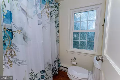 Bath - 514 N Pinehurst Ave, Salisbury, MD 21801 photo 3 of 3