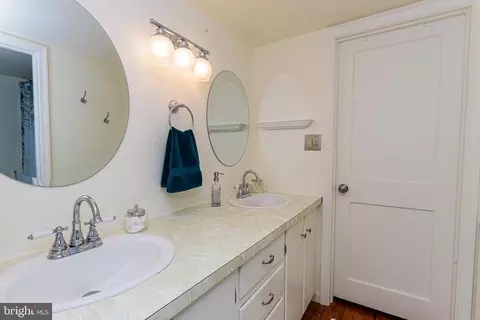 Bath - 514 N Pinehurst Ave, Salisbury, MD 21801 photo 2 of 3