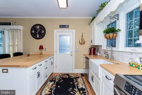 Kitchen - 514 N Pinehurst Ave, Salisbury, MD 21801 photo 4 of 6