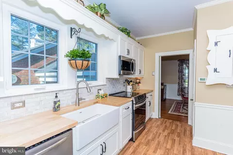 Kitchen - 514 N Pinehurst Ave, Salisbury, MD 21801 photo 6 of 6