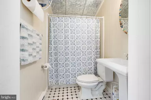 Bath - 4569 Tyaskin Rd, Tyaskin, MD 21865 photo 1 of 4