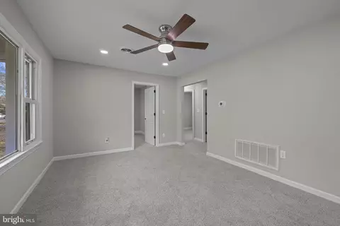 Entry Way - 114 Shamrock Dr, Salisbury, MD 21804 photo 4 of 5