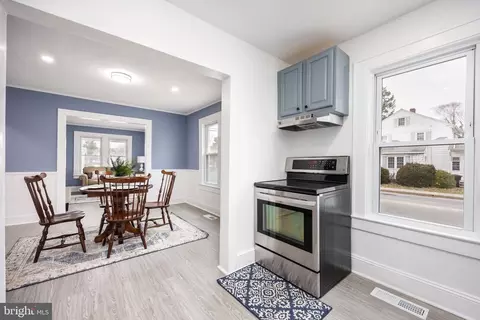 Entry Way - 501 E Lincoln Ave, Salisbury, MD 21801 photo 3 of 10