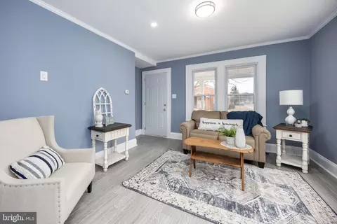 Living - 501 E Lincoln Ave, Salisbury, MD 21801 photo 2 of 3