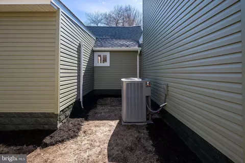 Entry Way - 20121 Nanticoke Rd, Nanticoke, MD 21840 photo 4 of 4