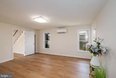 Living - 20121 Nanticoke Rd, Nanticoke, MD 21840 photo 3 of 4