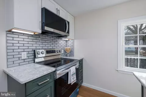 Kitchen - 20121 Nanticoke Rd, Nanticoke, MD 21840 photo 1 of 3