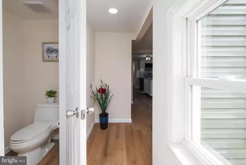 Entry Way - 20121 Nanticoke Rd, Nanticoke, MD 21840 photo 1 of 4