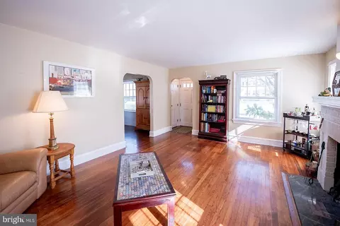 Living - 1033 E Main St, Salisbury, MD 21804 photo 2 of 4