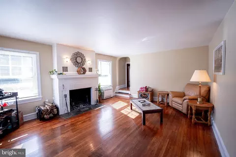Living - 1033 E Main St, Salisbury, MD 21804 photo 1 of 4