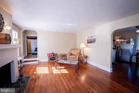 Living - 1033 E Main St, Salisbury, MD 21804 photo 3 of 4