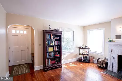 Entry Way - 1033 E Main St, Salisbury, MD 21804 photo 2 of 6