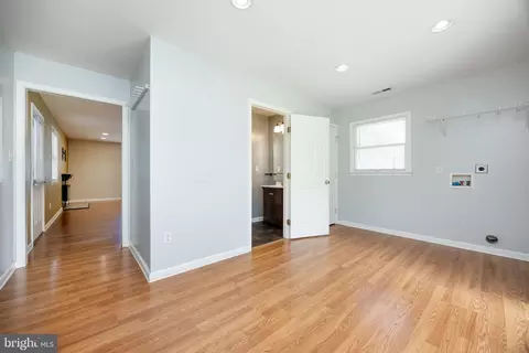 Entry Way - 2115 Ruxton Dr, Salisbury, MD 21801 photo 2 of 2