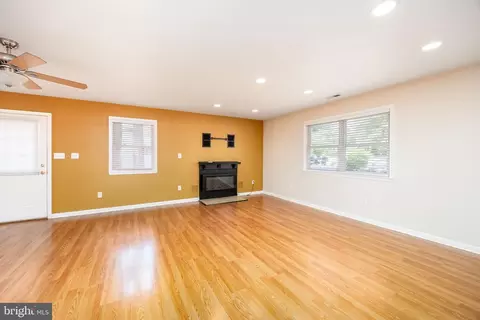 Living - 2115 Ruxton Dr, Salisbury, MD 21801 photo 6 of 7