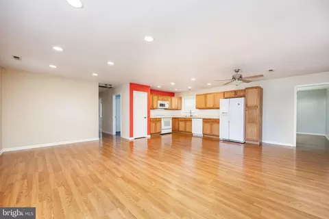 Living - 2115 Ruxton Dr, Salisbury, MD 21801 photo 2 of 7