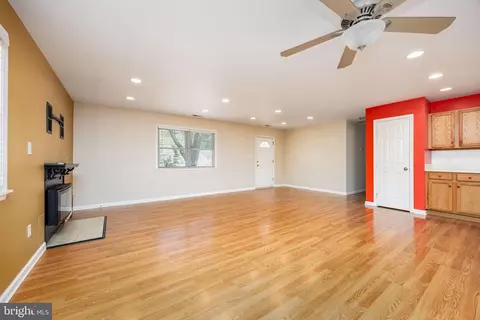 Living - 2115 Ruxton Dr, Salisbury, MD 21801 photo 1 of 7