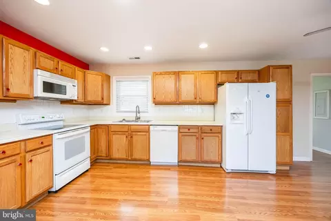 Kitchen - 2115 Ruxton Dr, Salisbury, MD 21801 photo 2 of 3