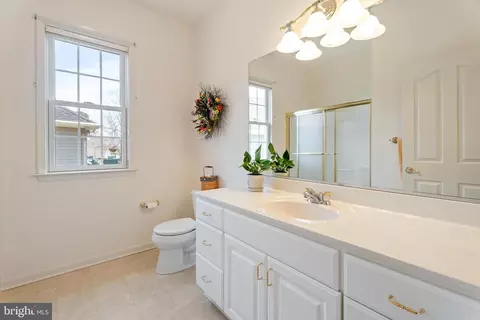 Bath - 216 Creekside Dr, Salisbury, MD 21804 photo 4 of 6
