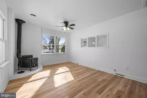 Living - 812 Gettysburg Ave, Salisbury, MD 21804 photo 6 of 6