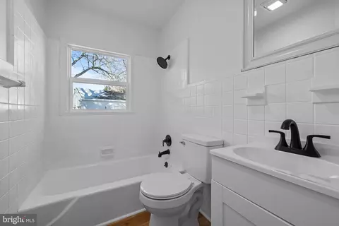 Bath - 812 Gettysburg Ave, Salisbury, MD 21804 photo 2 of 2