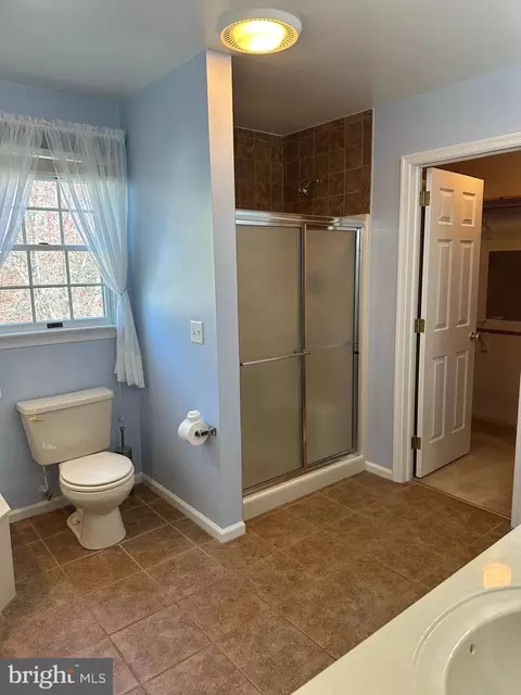 Bath - 5773 Cairn Ct, Salisbury, MD 21801 photo 2 of 7