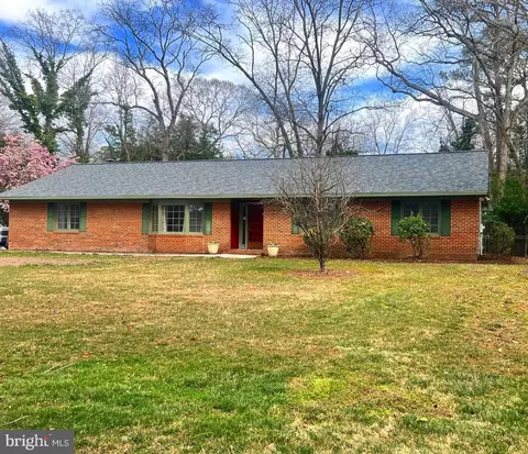 8297 Robin Hood Dr, Salisbury, MD 21804