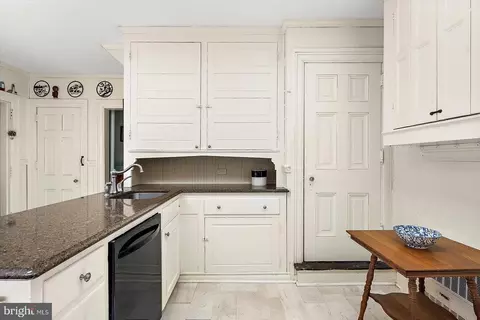 Kitchen - 1707 Camden Ave, Salisbury, MD 21801 photo 5 of 7