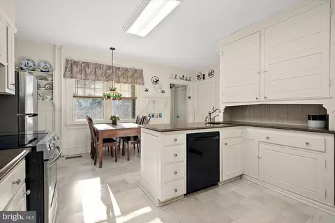 Kitchen - 1707 Camden Ave, Salisbury, MD 21801 photo 6 of 7
