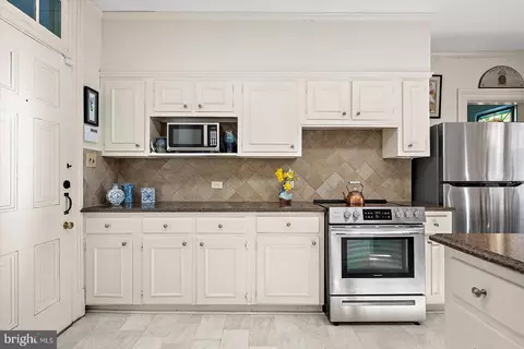 Kitchen - 1707 Camden Ave, Salisbury, MD 21801 photo 3 of 7