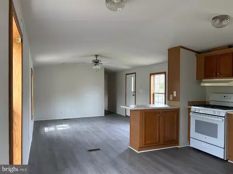 5875 Peach St, Salisbury, MD 21801 photo 5