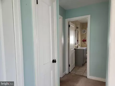 Entry Way - 505 E College Ave, Salisbury, MD 21804 photo 2 of 4