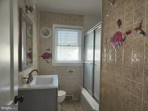 Bath - 505 E College Ave, Salisbury, MD 21804 photo 1 of 1