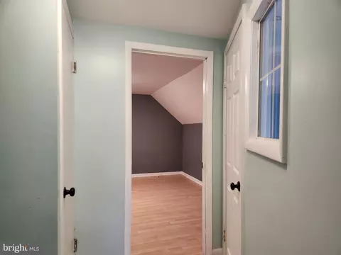 Entry Way - 505 E College Ave, Salisbury, MD 21804 photo 3 of 4