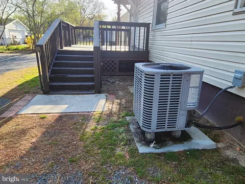 Exterior - 505 E College Ave, Salisbury, MD 21804 photo 5 of 6