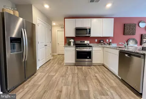 Entry Way - 1108 Darrow Ct, Salisbury, MD 21801 photo 5 of 14