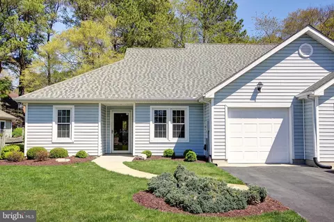 902 W Schumaker Manor Dr, Salisbury, MD 21804