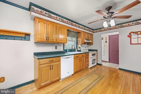 Kitchen - 30961 Carioca Rd, Delmar, MD 21875 photo 4 of 4
