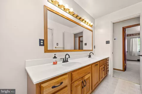 Bath - 30961 Carioca Rd, Delmar, MD 21875 photo 2 of 5