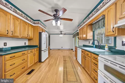 Kitchen - 30961 Carioca Rd, Delmar, MD 21875 photo 3 of 4