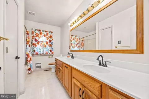 Bath - 30961 Carioca Rd, Delmar, MD 21875 photo 1 of 5