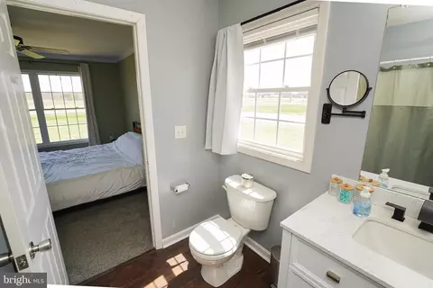 Bath - 36136 Lumberyard Ln, Willards, MD 21874 photo 2 of 5